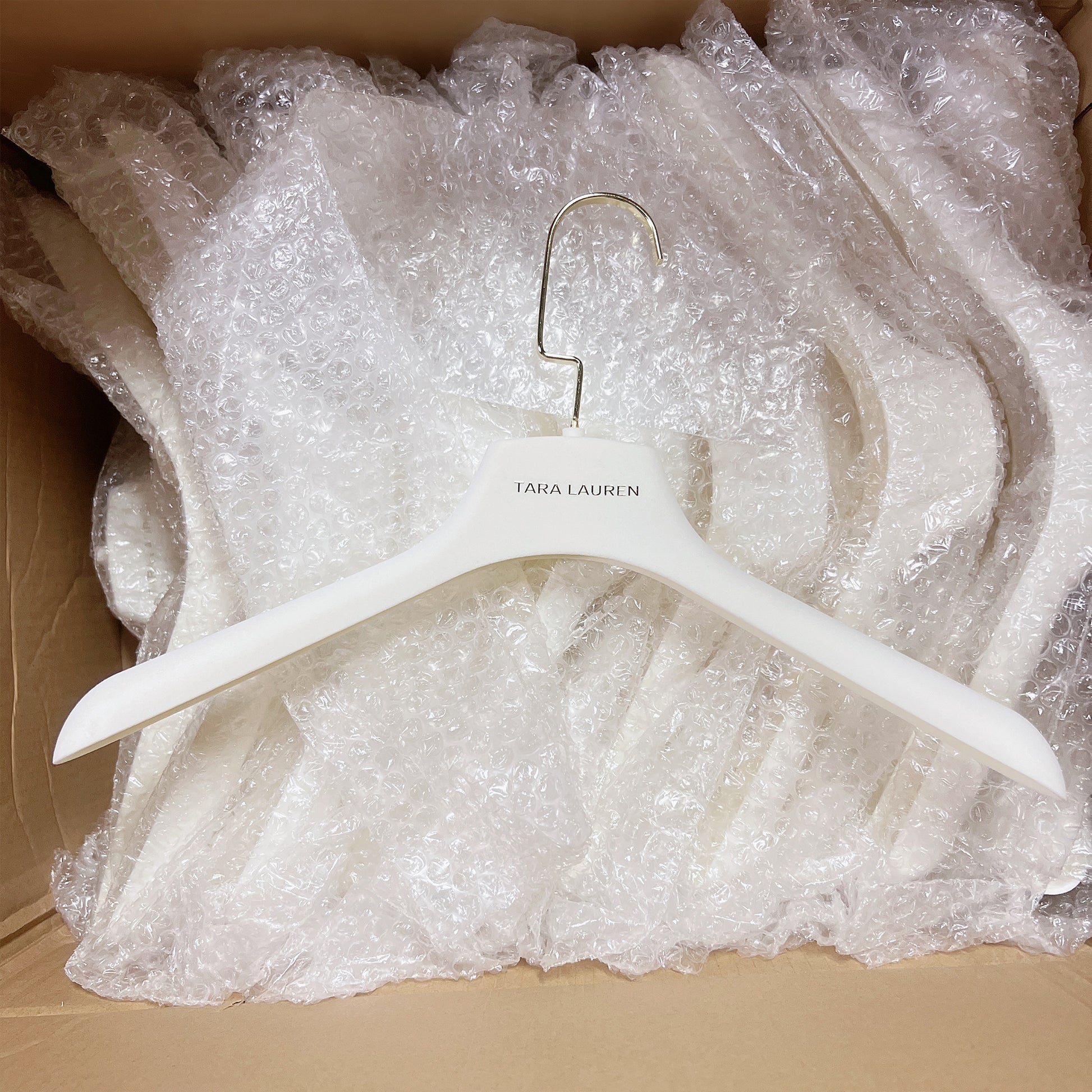 DE-LIANG White Velvet Plastic Hanger for Coat Pants Trouser, Men Woman Wedding dress bridal veil clothing hanger, velvet hanger customize(50PCS) DE-LIANG