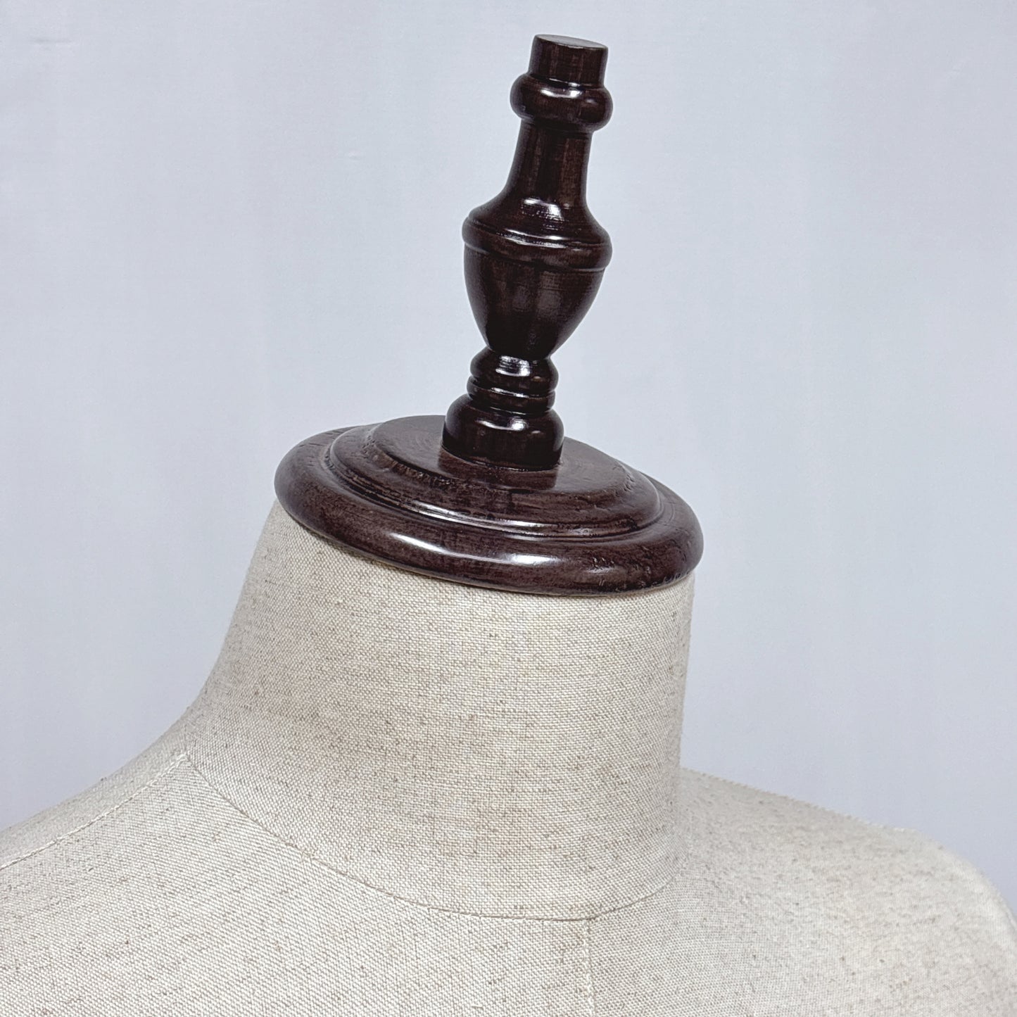 Male Half Body Mannequin, Men Suit Display Model with Wooden Arms and Cross Four-Wheel Base