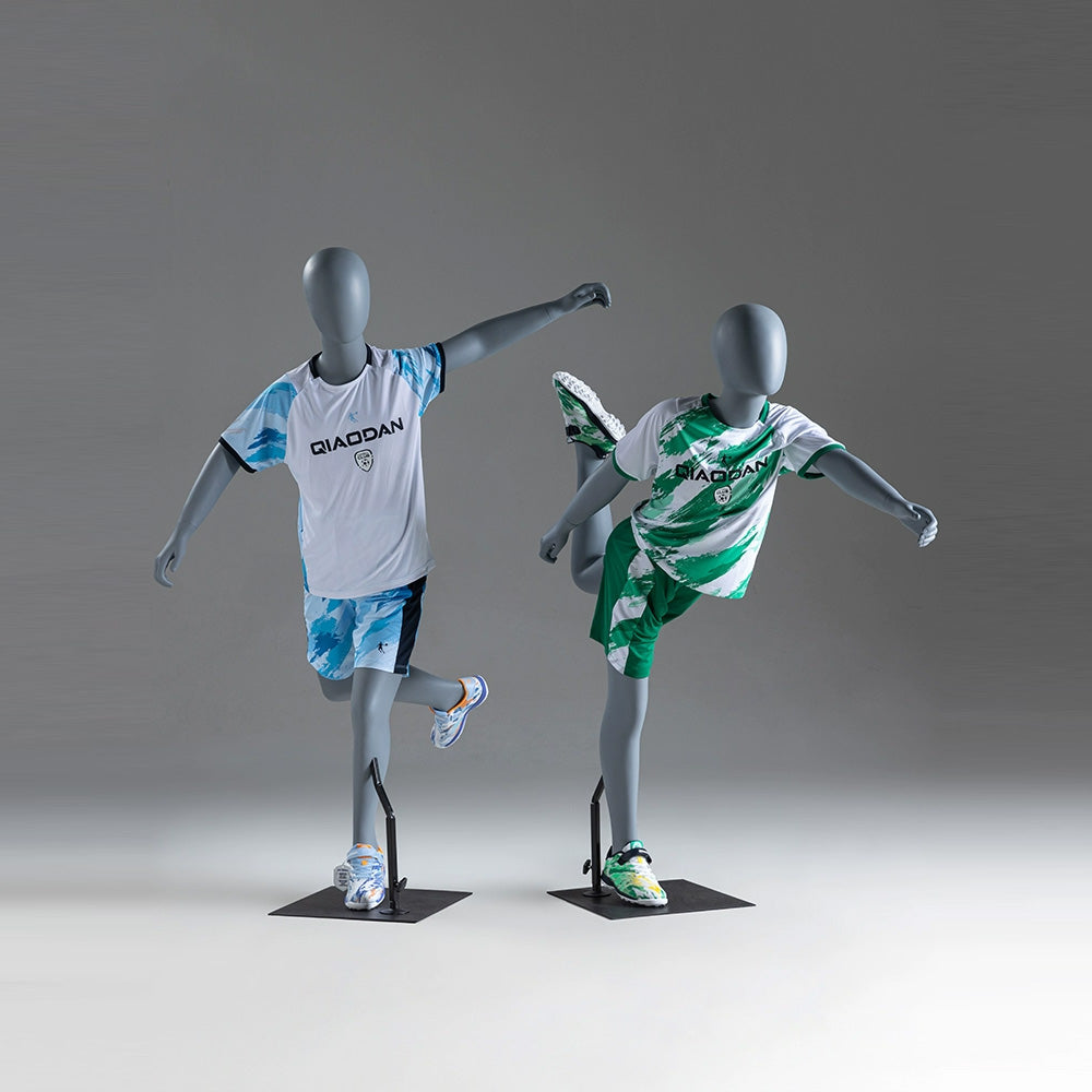 Accessoires de modèle pour enfants Vitrine de magasin de vêtements pour enfants en pied Étagère de modèle pour enfant Mannequin Présentoir de vêtements pour bébé DL0048