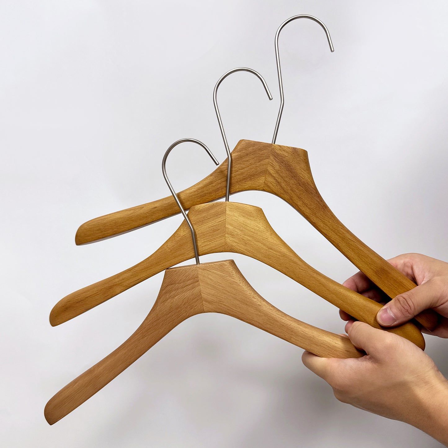 DE-LIANG Luxury Brown Wooden Hangers
