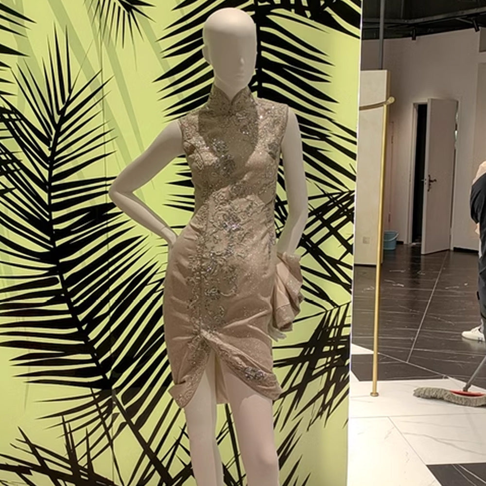 DE-LIANG Face Female Full Body Mannequin,Beige Color Display Fiberglass Dress Form with Torso Display, Modern Posing Mannequin for Fashion Boutiques & Window Displays DL0169