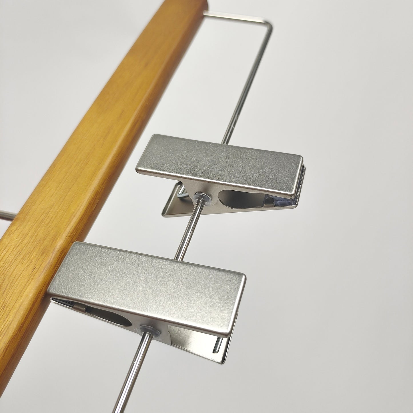 DE-LIANG Luxury Brown Wooden Hangers