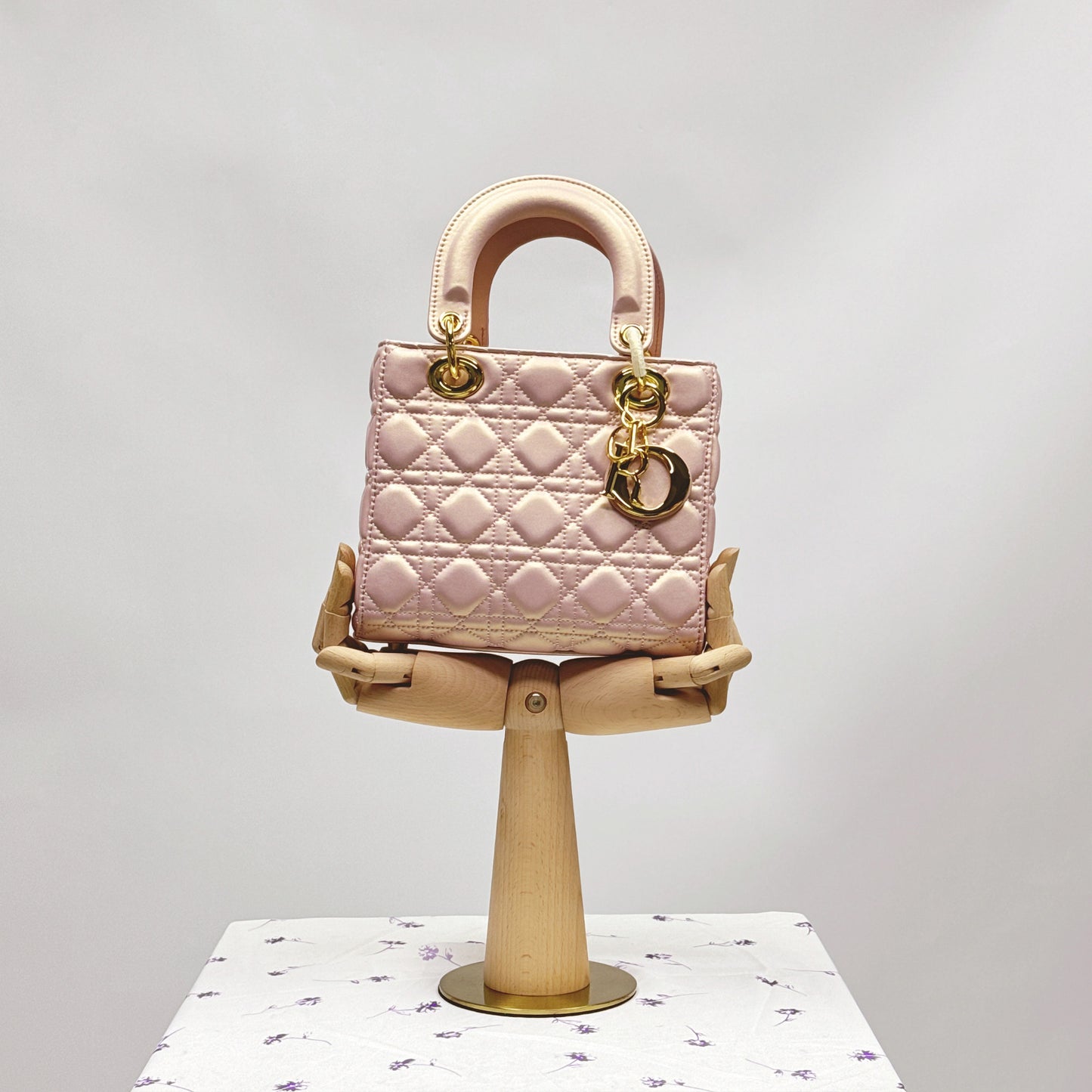 DE-LIANG Wooden Hands Mannequin,Multifunction Female Hand for bag jewelry sunglasses necklace hat display, Raw Beech Wood Color with/without Base