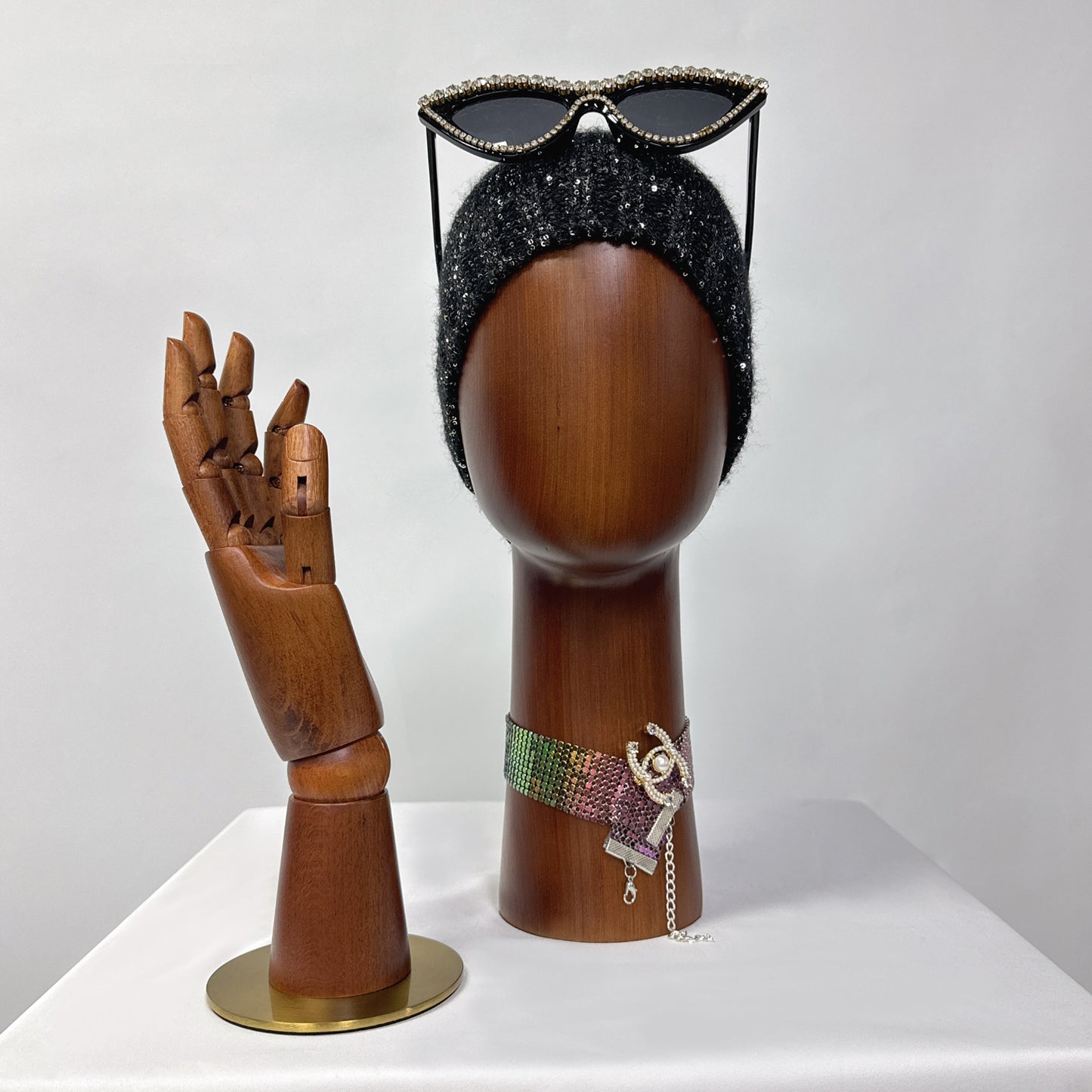 New Vintage Brown Wooden Head Mannequin, Solid Wood Hand Head Dress Form With Ear, Hat Wig Display Wood Mannequin ModelWiden Base, 32/37CM DE-LIANG