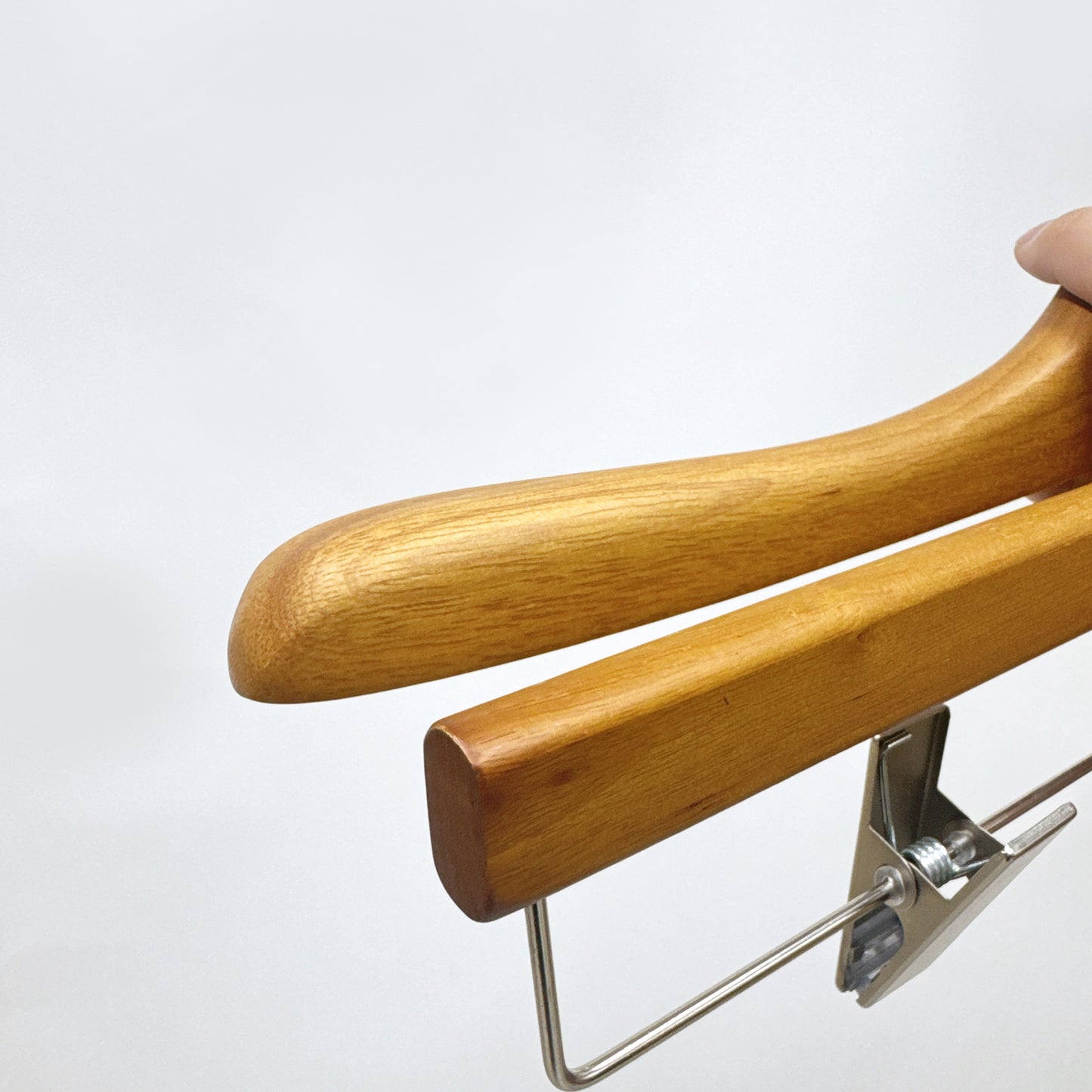 DE-LIANG Luxury Brown Wooden Hangers