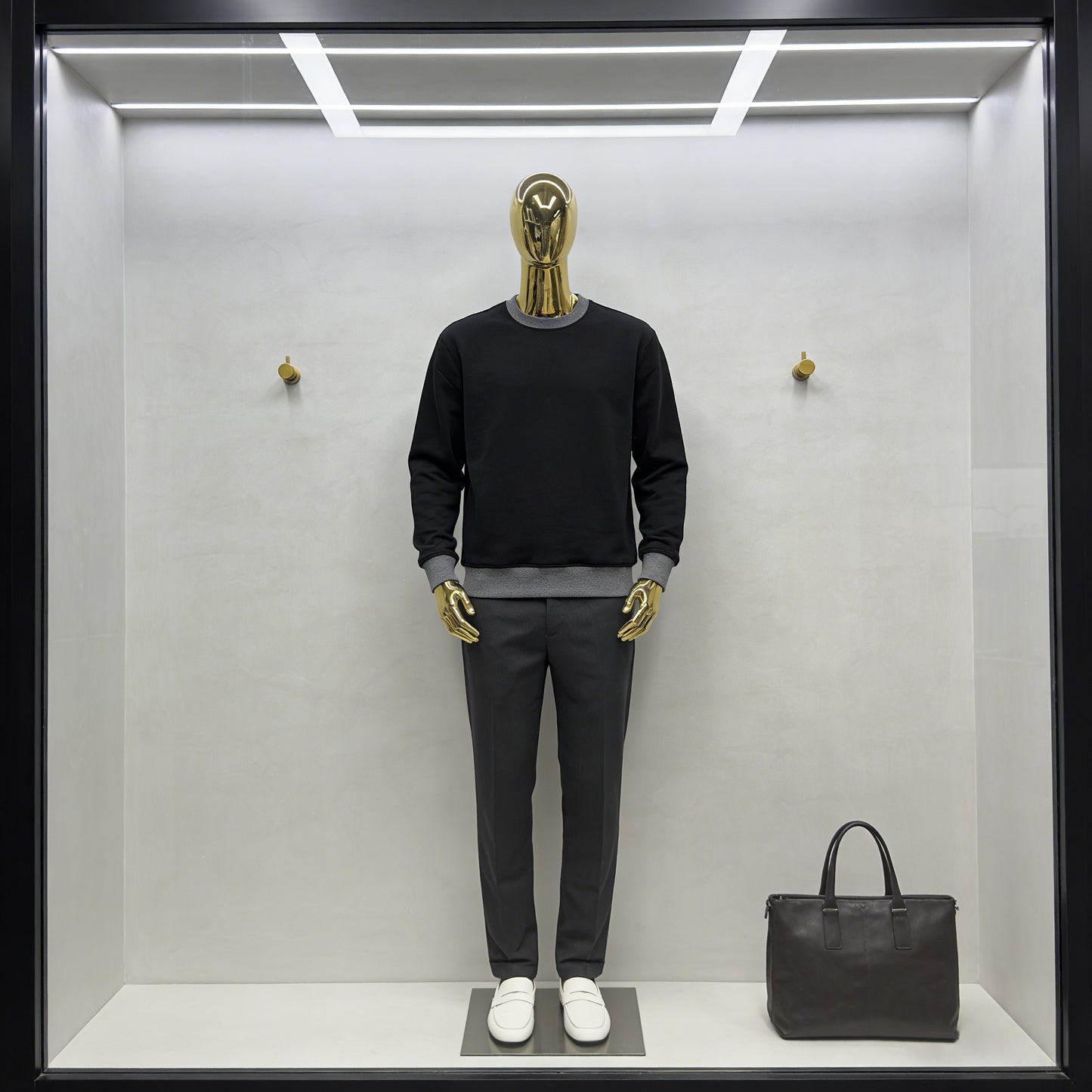 DE-LIANG Gold Chrome Male Mannequin for Suit & Sportswear Window Display