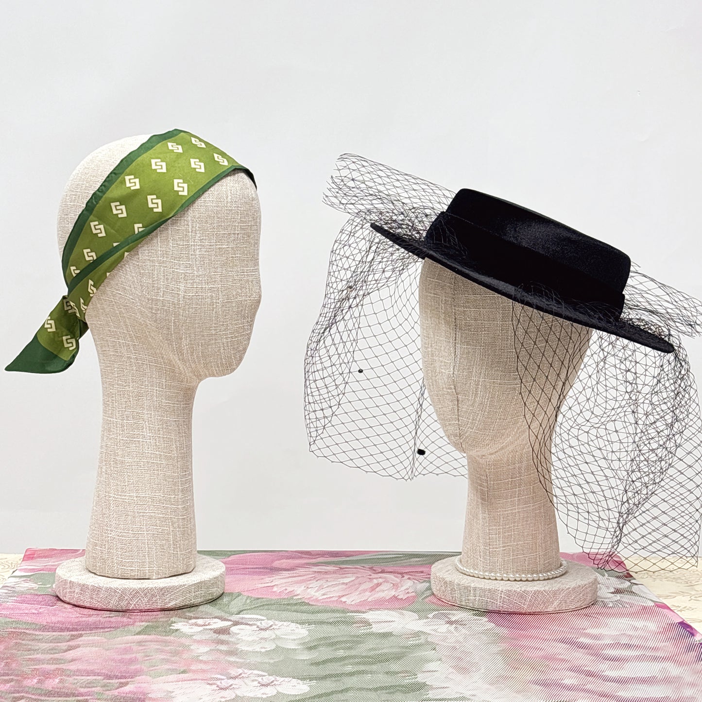 DE-LIANG Bamboo Linen Fabric Mannequin Head – Display Stand for Wigs/Hats /Jewelry