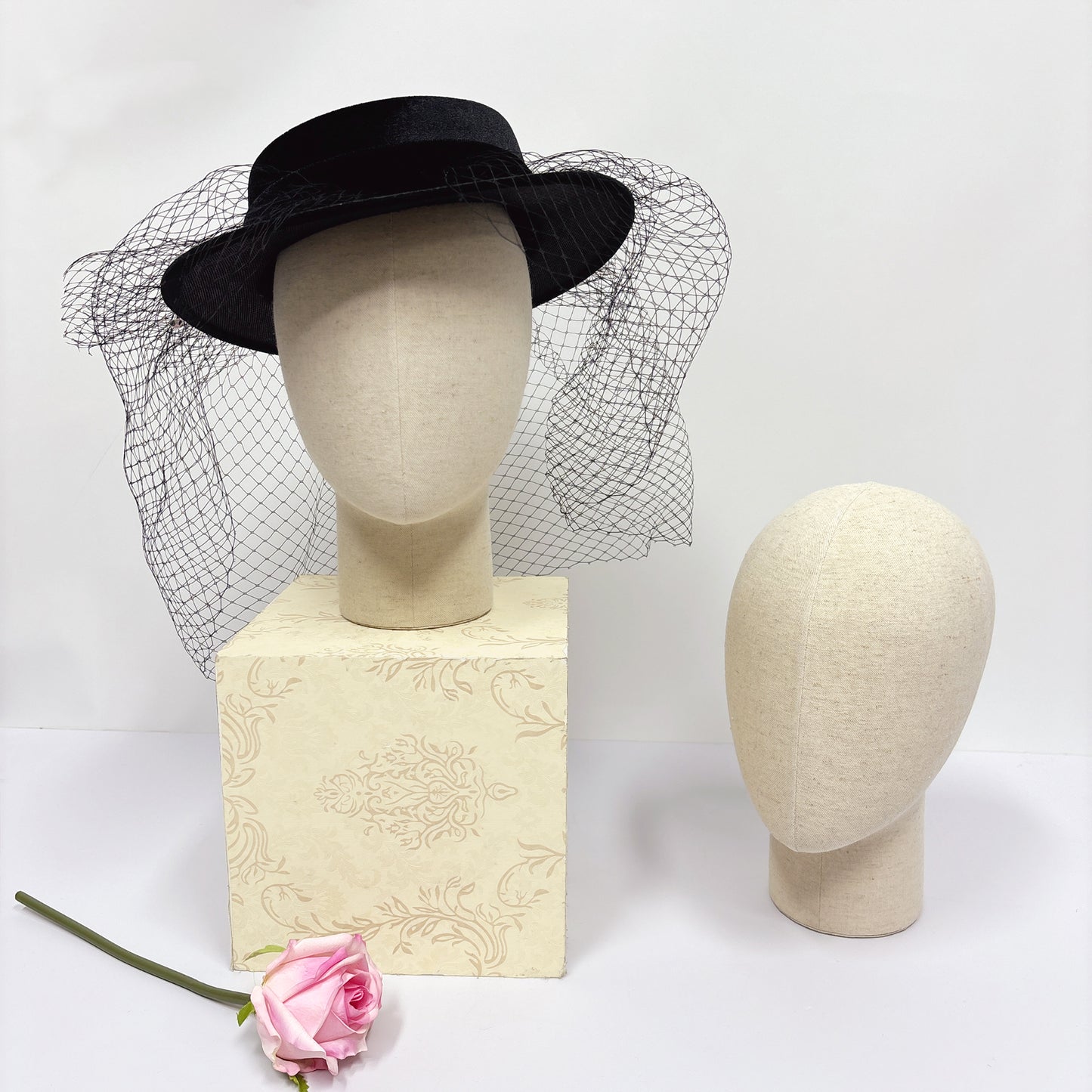 DE-LIANG Fiberglass Mannequin Head – Linen-Covered Head for Wigs/Hats/Scarves