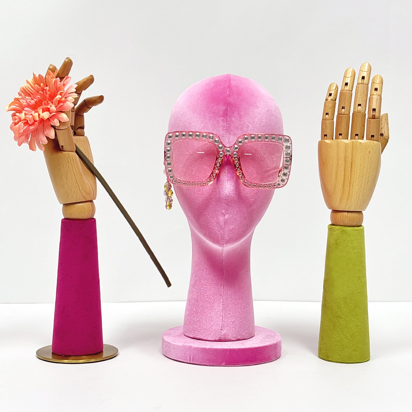 DE-LIANG Wooden Hand Jewelry Display – Movable Palm Model Prop for Boutique & Window Decor