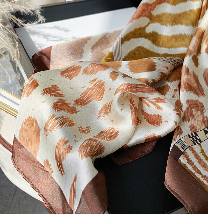 DE-LINAG | Mannequin Decorative Satin Square Scarf 70x70cm | Display Accessory for Dress Forms