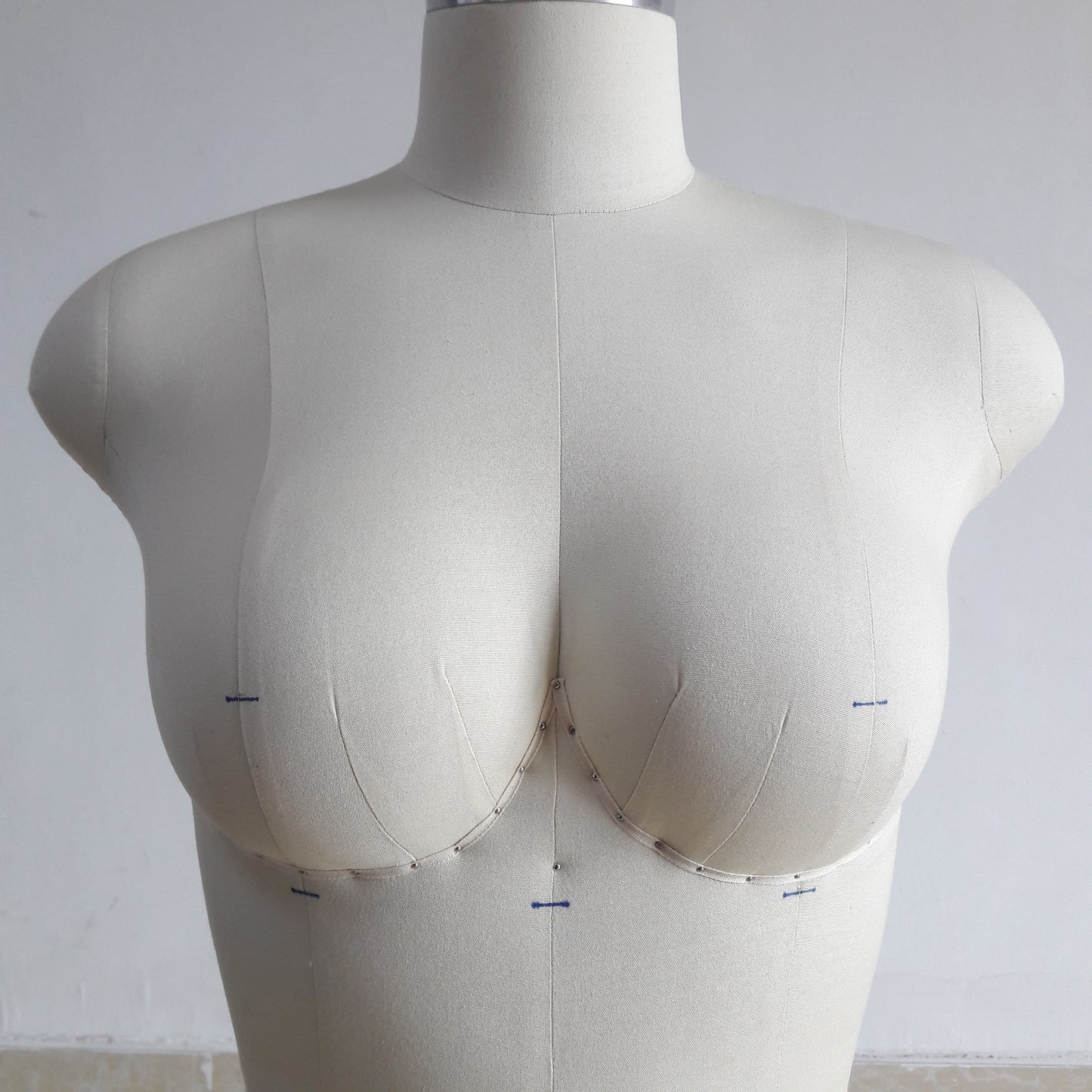 DL900 36B Female Mannequin, Lingerie Swimming Tailor Model for sewing, Half Body Adult Full High Quality Dressmaker Dummy By sea DE-LIANG