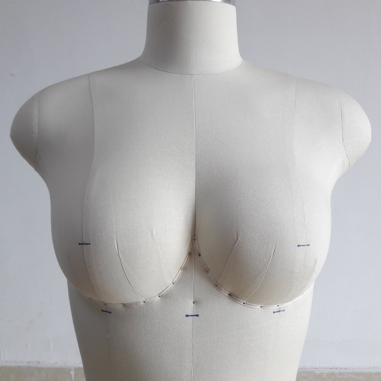 DL900 36B Female Mannequin, Lingerie Swimming Tailor Model for sewing, Half Body Adult  Full High Quality Dressmaker Dummy By sea DE-LIANG