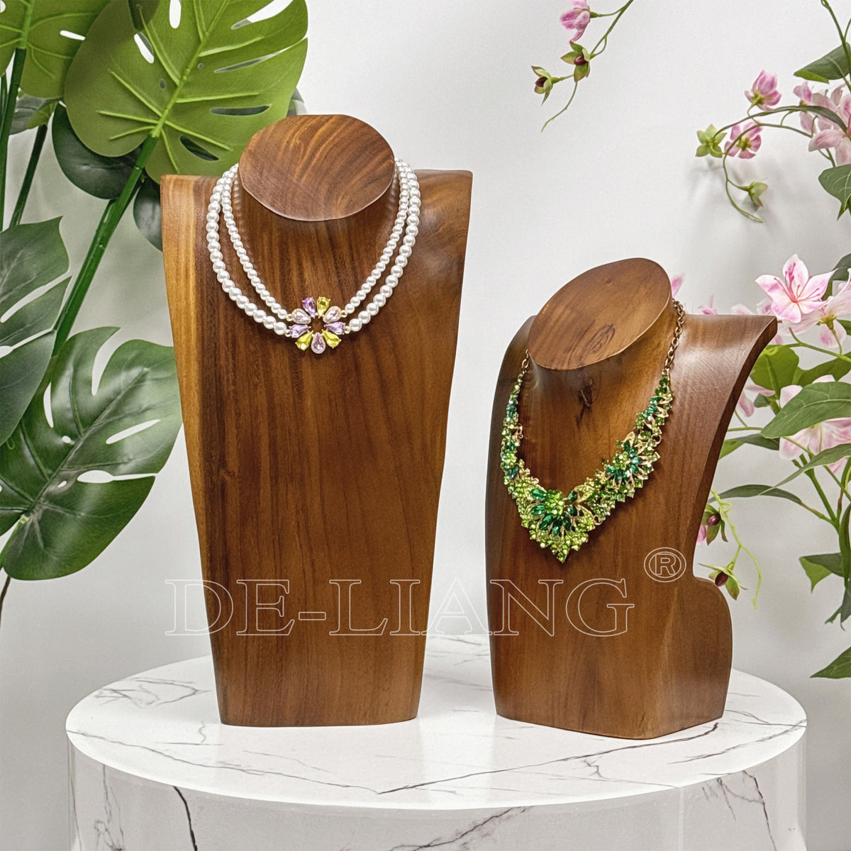 Showcasing Elegance: The DE-LIANG Fashion Wooden Necklace Display Stand