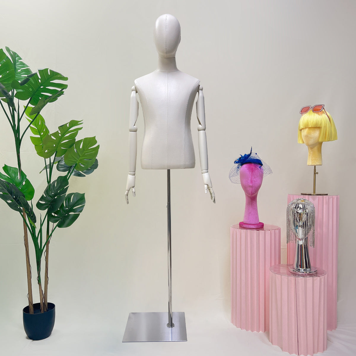 Can a Mannequin Be More Than Just a Display?