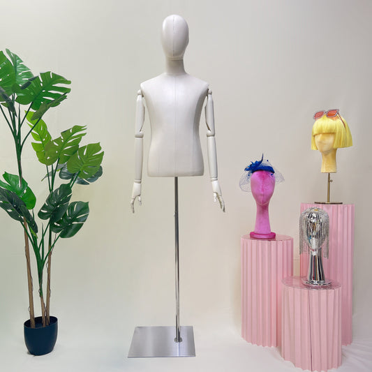 Can a Mannequin Be More Than Just a Display?