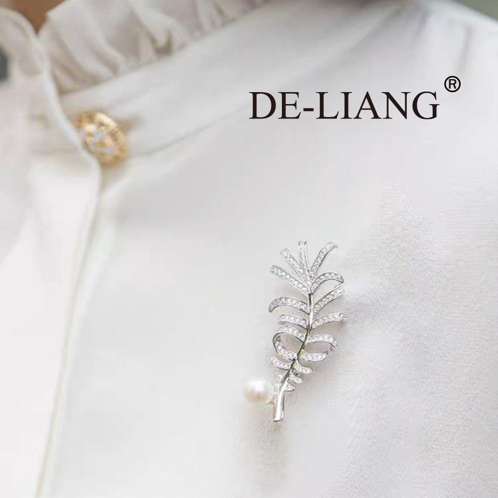 DE-LIANG "Elegant Handmade Feather Pearl Brooch: The Perfect Mother's Day Gift"