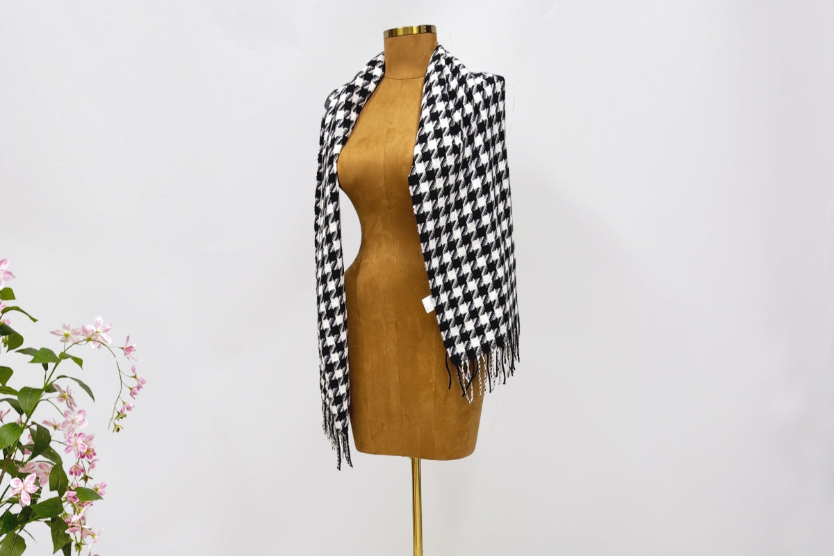 How the DELIANG Brown Suede Female Torso Mannequin Elevates Fashion Display?