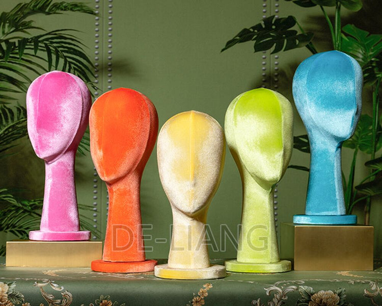 Choose one mannequin head to display various kinds of or ornament accessories.