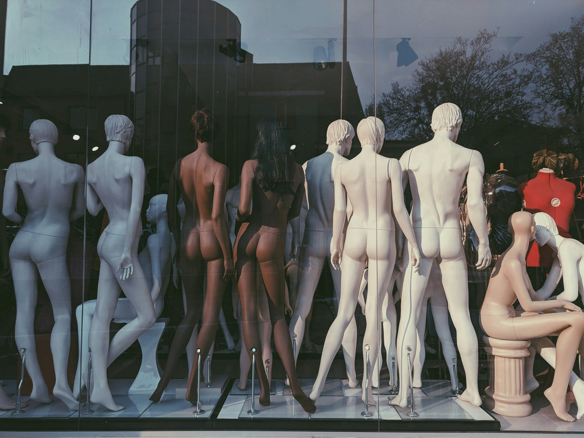 Mannequin for Wedding Dress Display: How to Choose Full-Body Mannequins for Bridal Boutiques