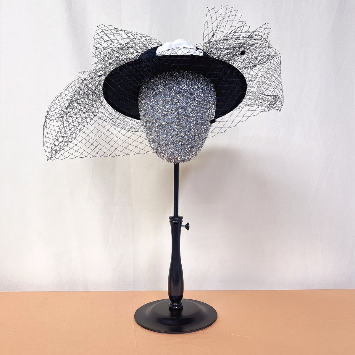 Fashion Head Mannequin, Silver diamond Steel plate support ,Fully Pinnable Mannequin Head Stand,Hat Wig Display Head Model With Metal Base DL2313 DE-LIANG