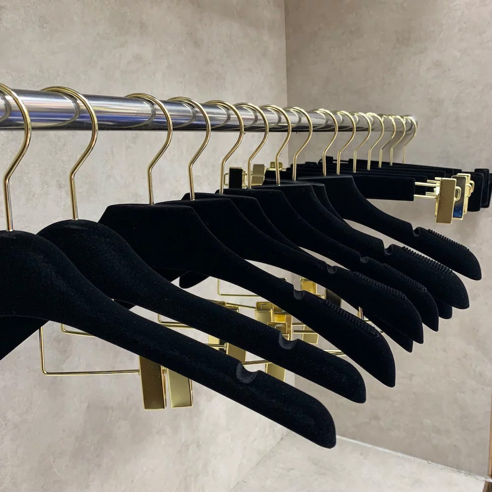 DE-LIANG Premium Black Velvet Non-Slip Clothes & Pants Hangers | Suits Dresses | Gold Hook