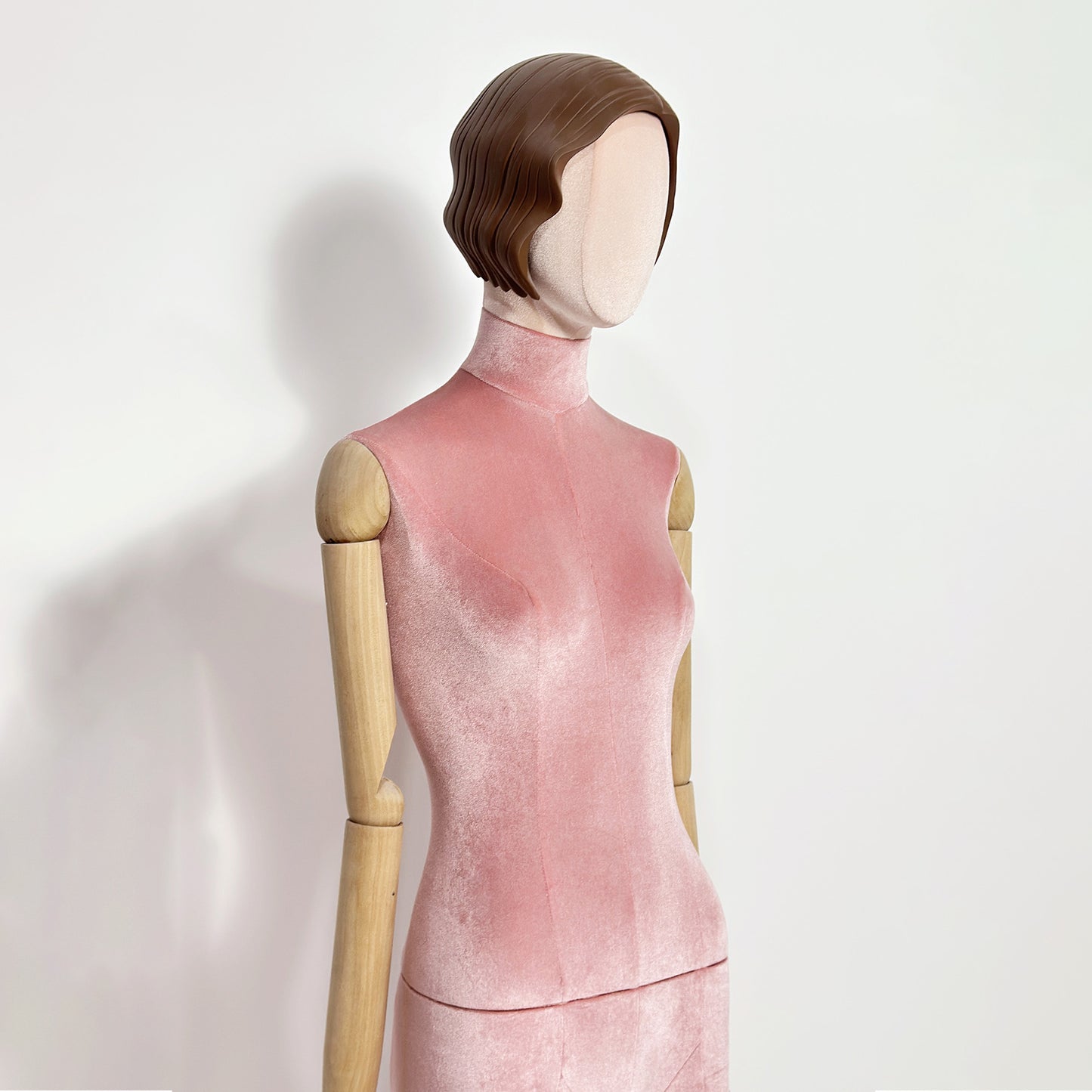 DE-LIANG Full Body Fabric Velvet Flocked Mannequin for Retail Boutique Window Displays