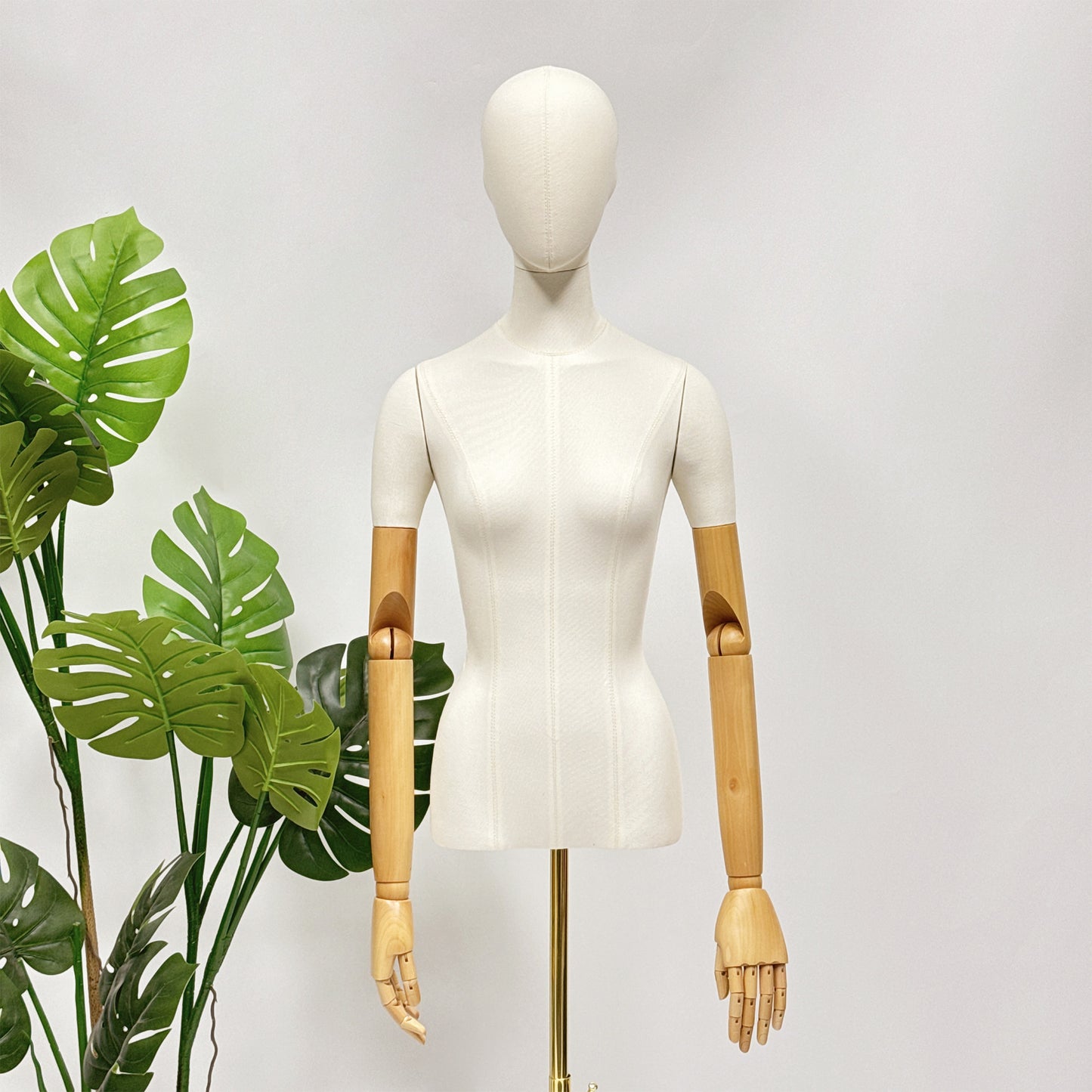 Mannequin femme demi-corps Dio, mannequin de présentation en coton blanc avec tête en tissu pour présentation de vêtements de mode, avec base de trépied dorée réglable