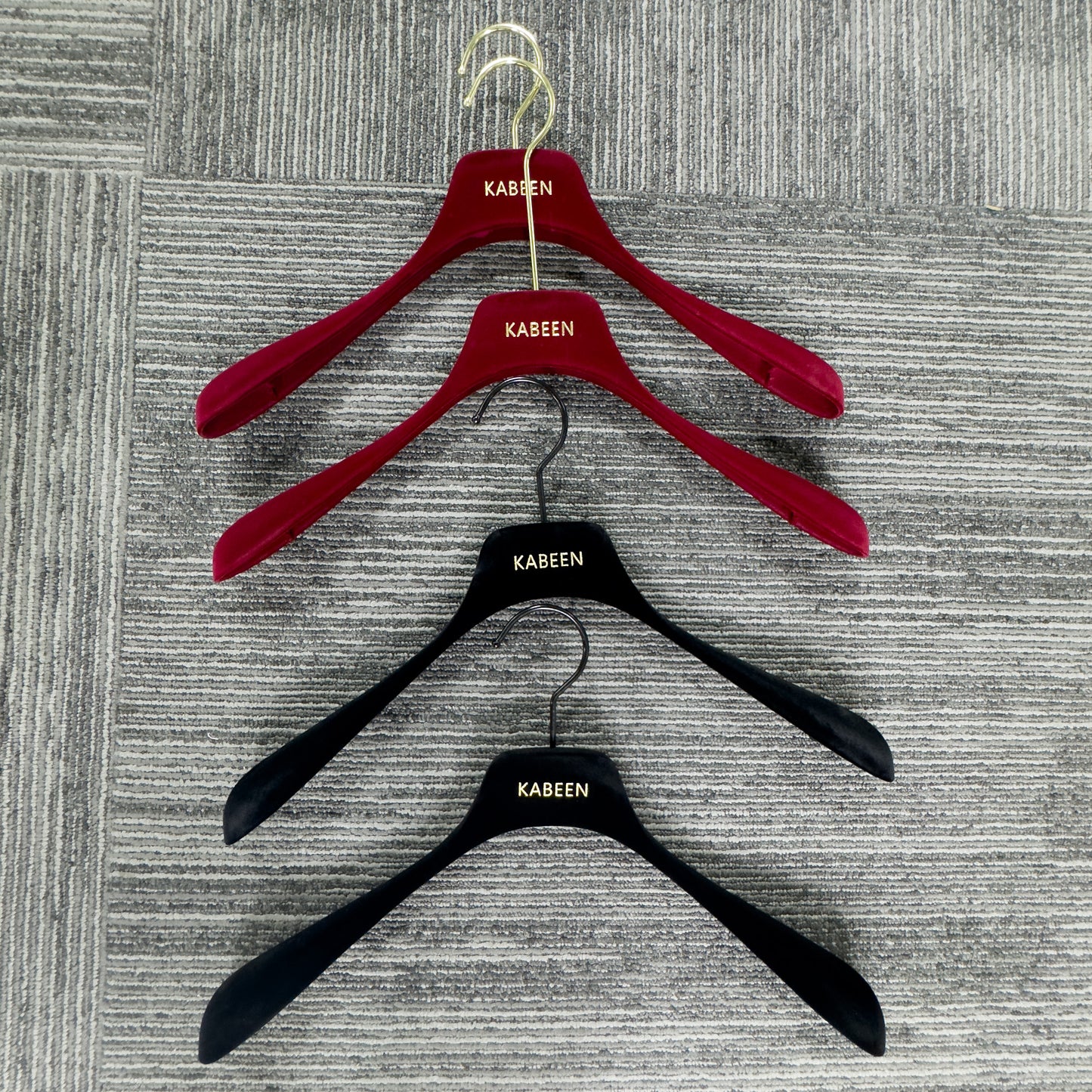 DE-LIANG Luxury Black / Red Velvet Hanger, ABS Plastic Cloth Rack, Coat Flocking Clothing Hanger, Clothing Display Rack,Customize Logo,50pcs