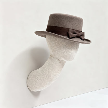DE-LIANG Long Neck Wall Mount Mannequin Head in Bamboo Linen Fabric, Beige Foam Display Head with Hinge and Screws for Hats Wigs Scarves Jewelry