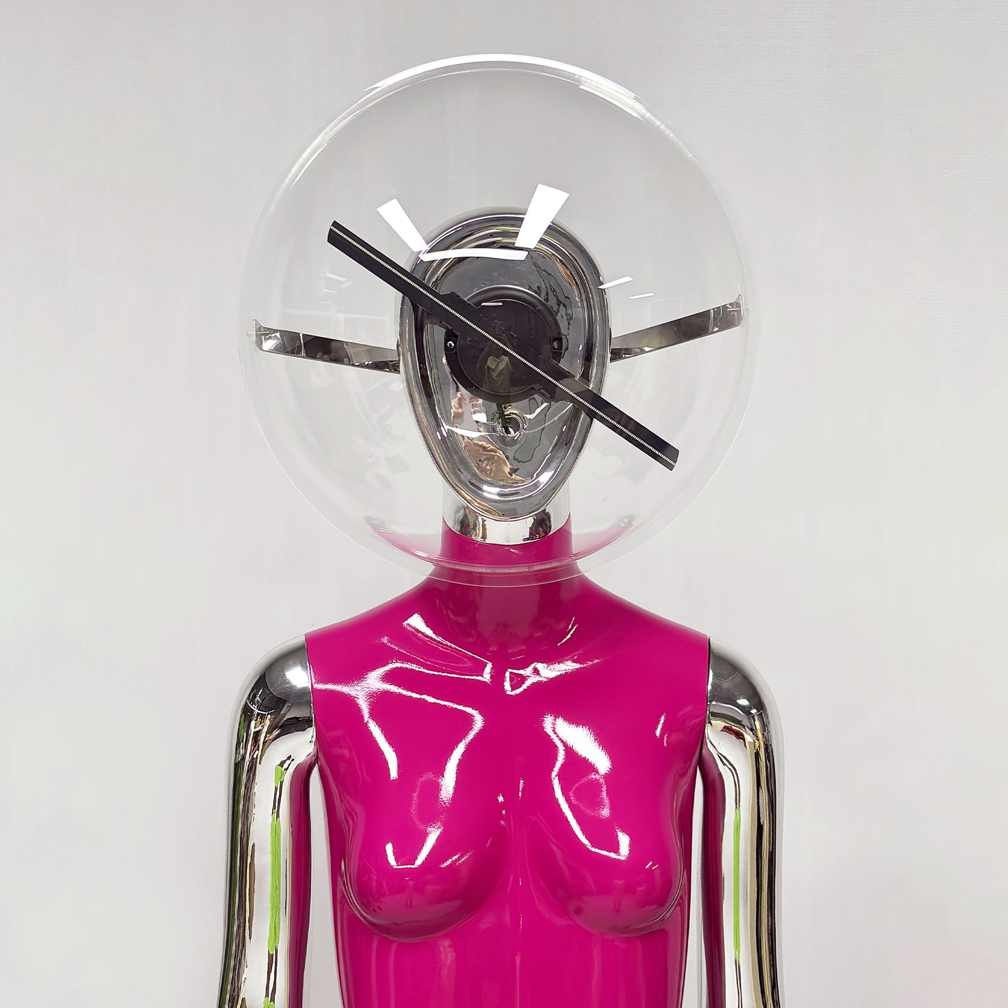DE-LIANG 3D Holographic Female Mannequin with LED Bluetooth for Retail Window Display