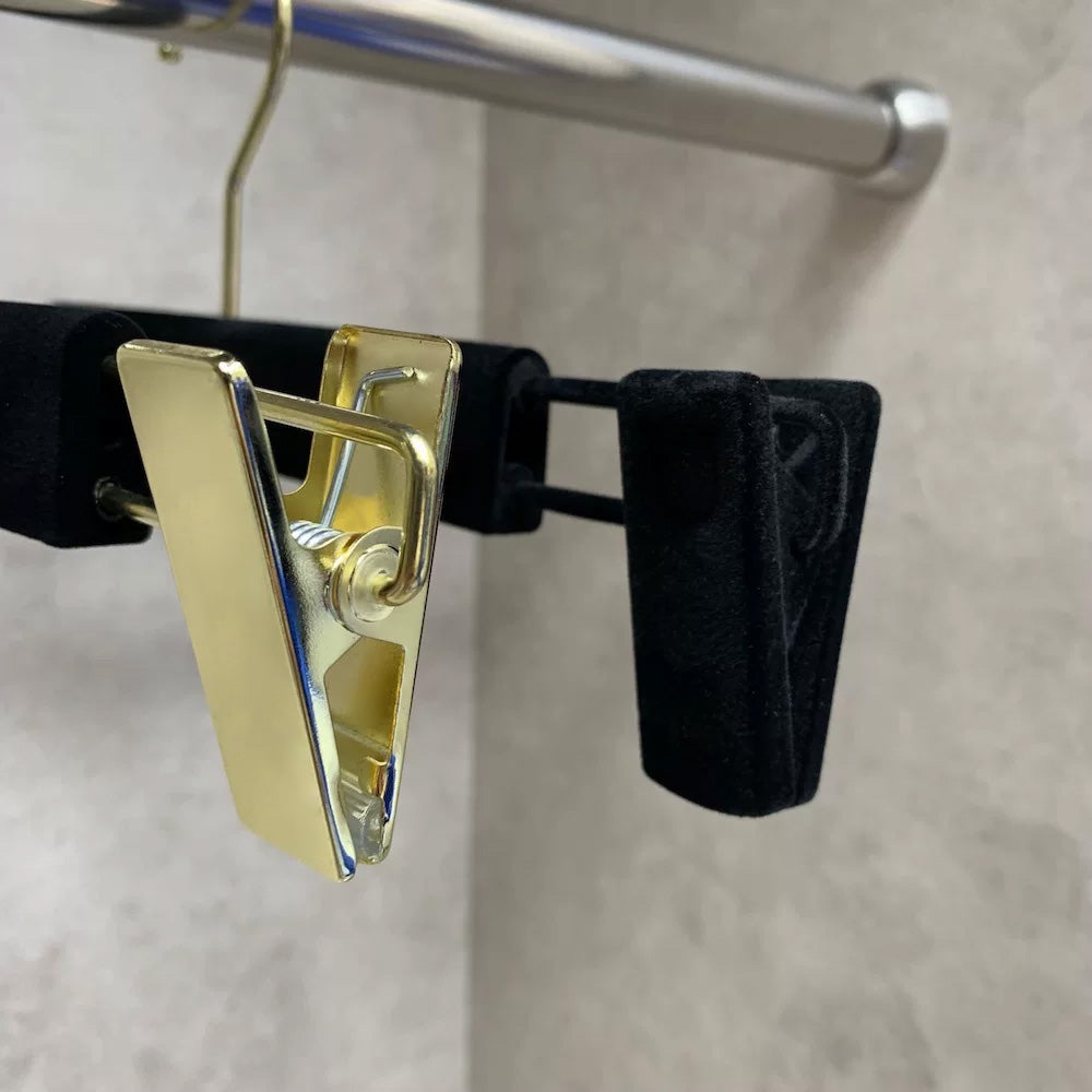 DE-LIANG Premium Black Velvet Non-Slip Clothes & Pants Hangers | Suits Dresses | Gold Hook