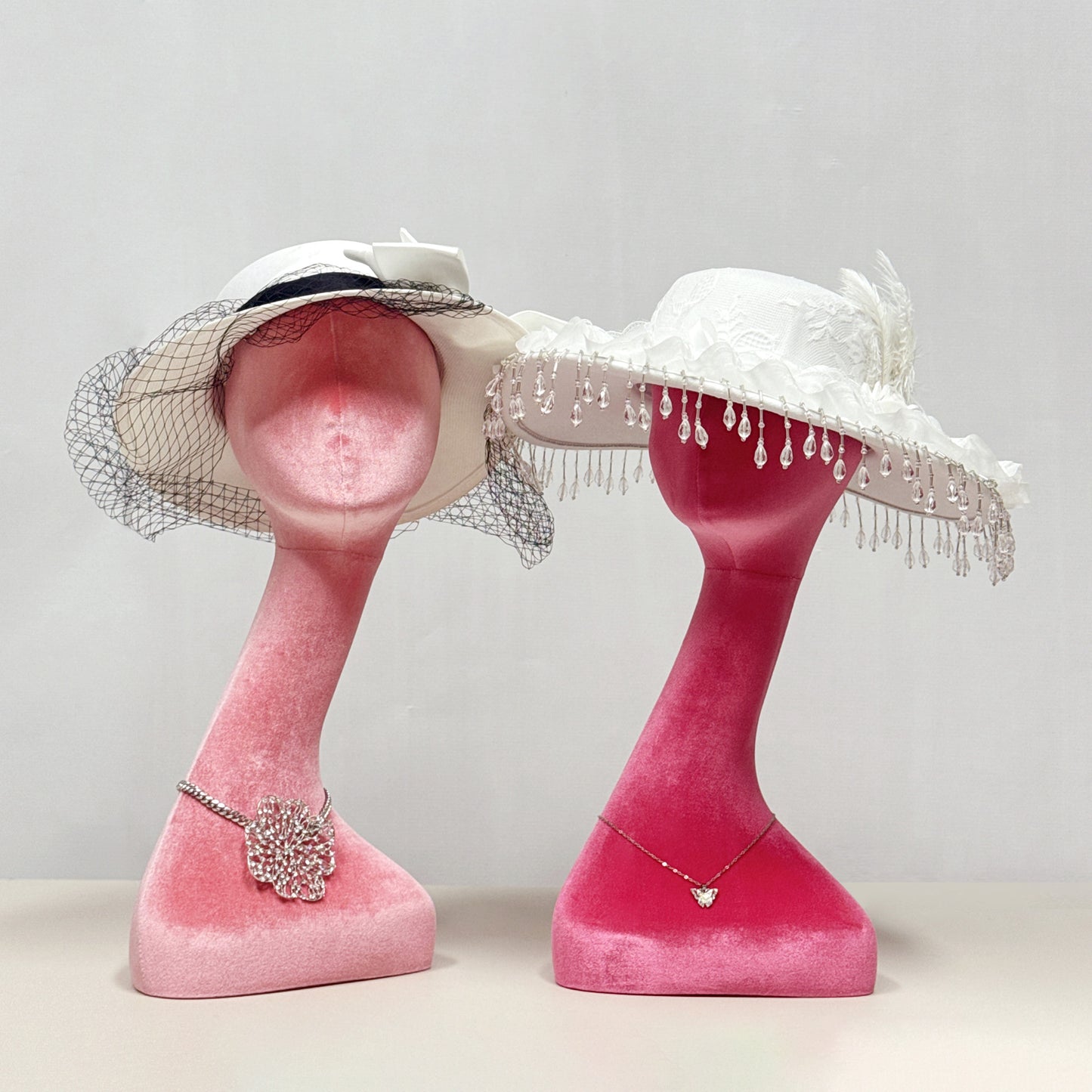 DE-LIANG Elegant Long Neck Velvet Female Mannequin Head, Rose Red/Light Pink Display Head for Wig Shops Jewelry Stores Boutiques Photography*1pcs