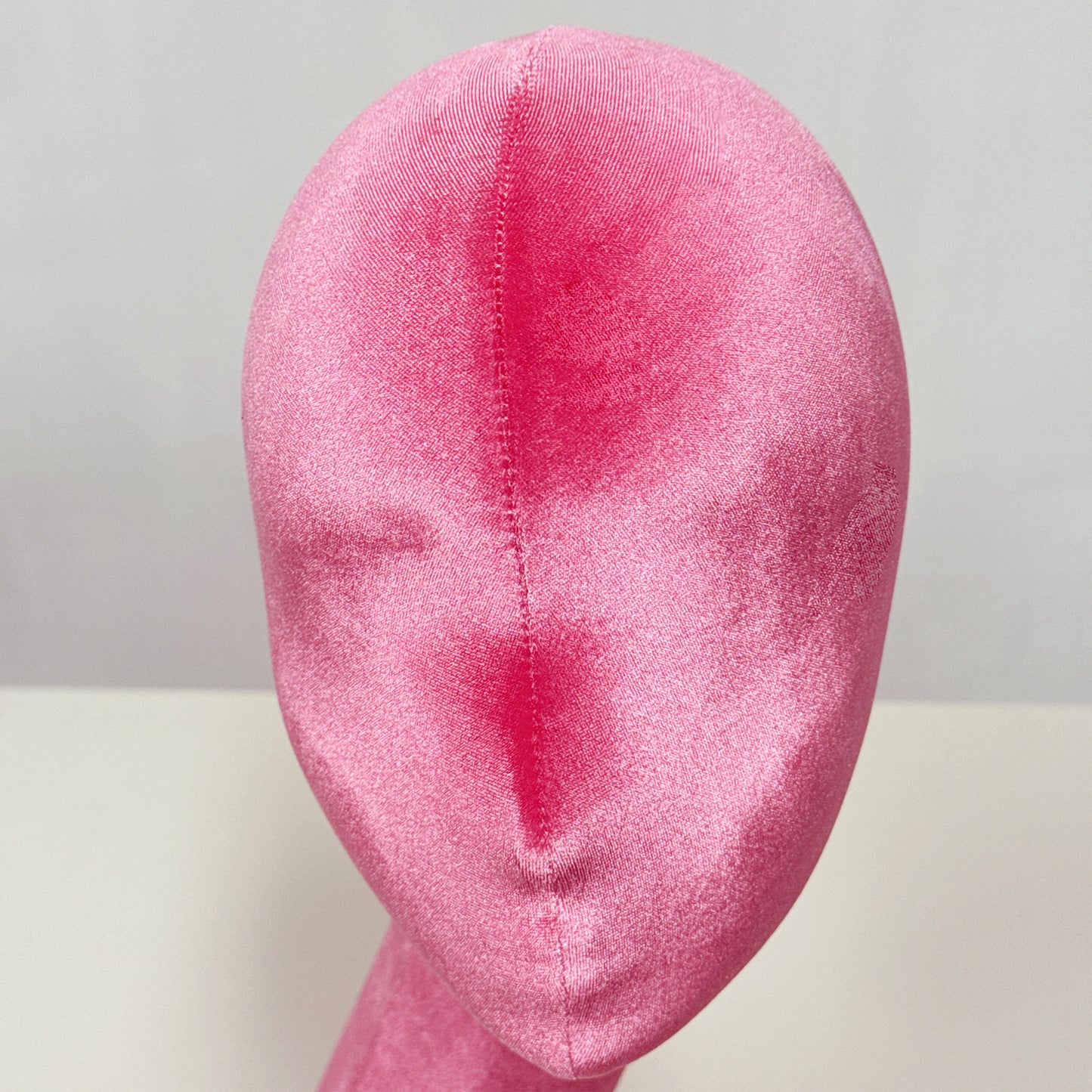 DE-LIANG Elegant Long Neck Velvet Female Mannequin Head, Rose Red/Light Pink Display Head for Wig Shops Jewelry Stores Boutiques Photography*1pcs