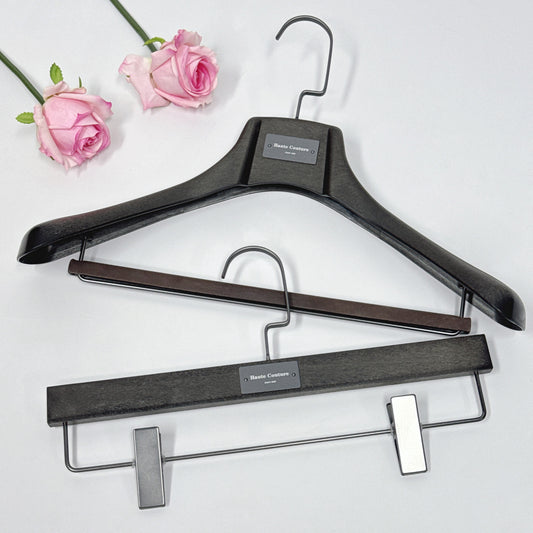 DE-LIANG Black Plastic Suit Hanger with Crossbar – Heavy-Duty Clothes & Coat Hanger for Jackets, Pants, and Suits, Custom Logo Available