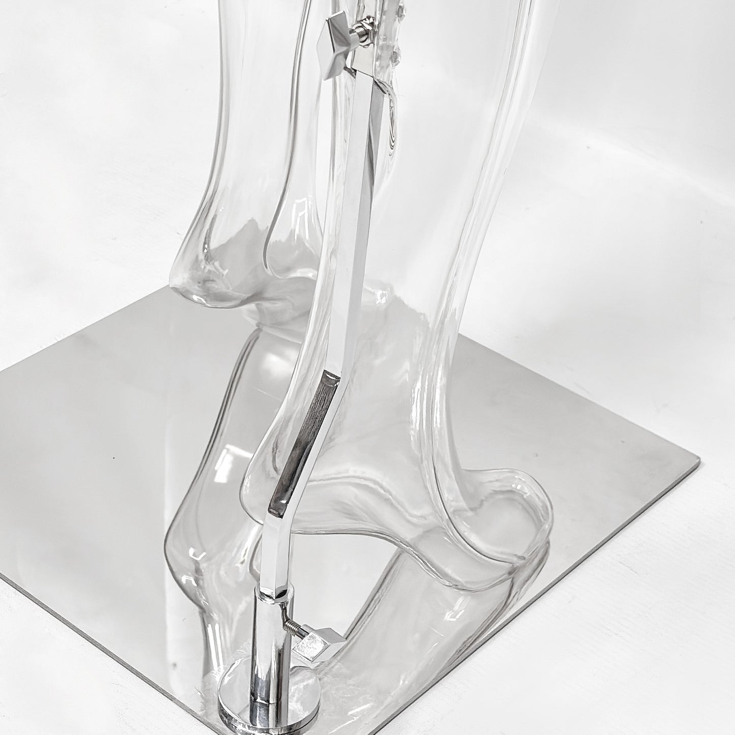 DE-LIANG Transparent Female Mannequin Full Body PE Display for Retail Store Photography