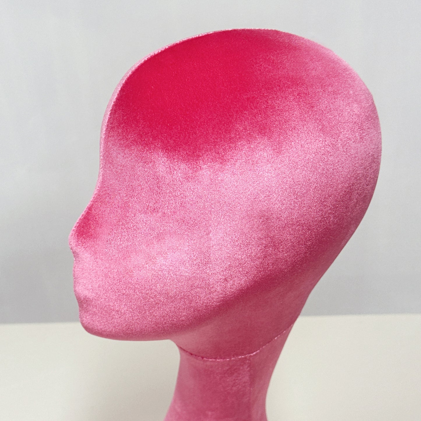 DE-LIANG Elegant Long Neck Velvet Female Mannequin Head, Rose Red/Light Pink Display Head for Wig Shops Jewelry Stores Boutiques Photography*1pcs