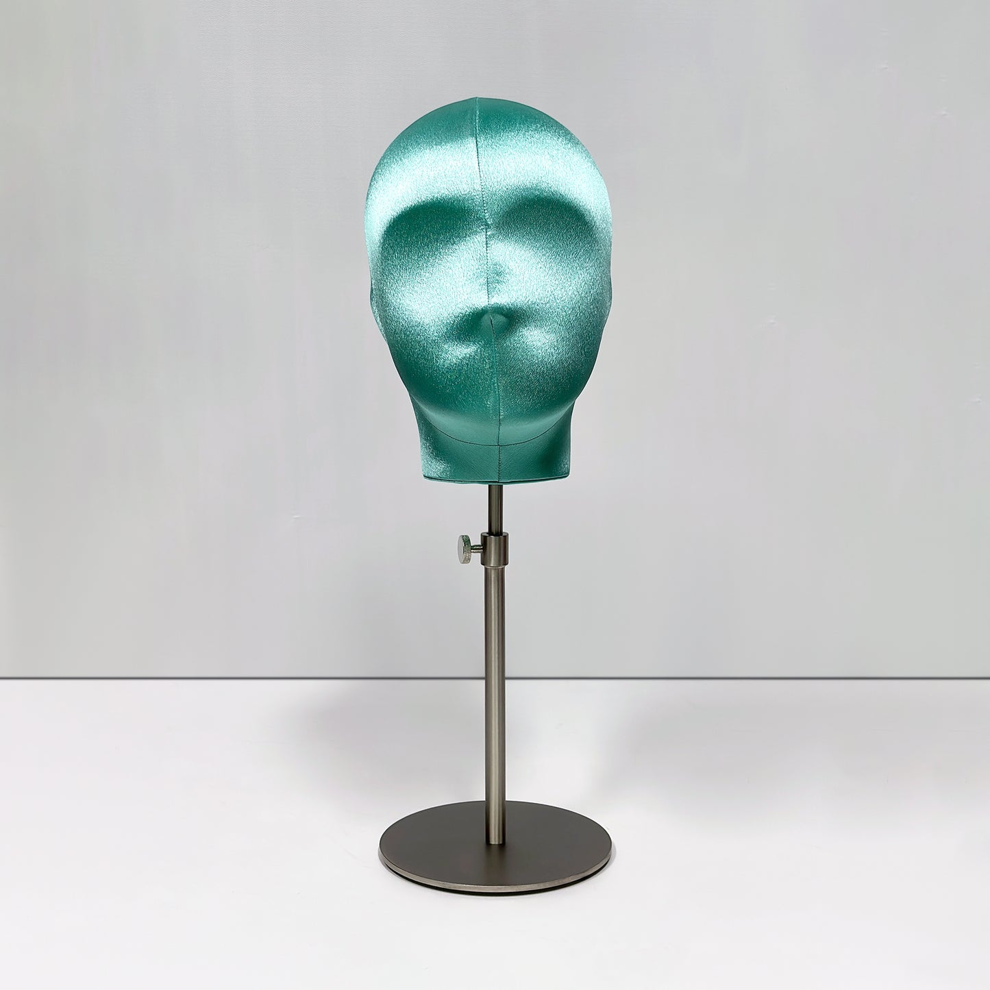 DE-LIANG Plus Size Female Silk Mannequin Head with Adjustable Stand for Wigs & Hats