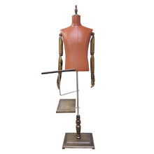 Load image into Gallery viewer, 产品 High-end Male Mannequin Torso,Leather Fabric Men Bust Model Prop,Dummy Maniquin Body for Pants/Suit Display,Adult Dress Form with Wood Base DLMH340-PULEATHER-BROWN
