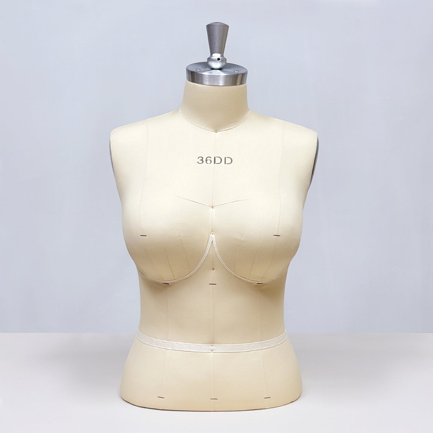 DE-LIANG Mannequin de luxe pour femme grande taille avec bras dorés, mannequin de présentation de torse en daim rose, modèle de présentation de torse de mannequin grande taille