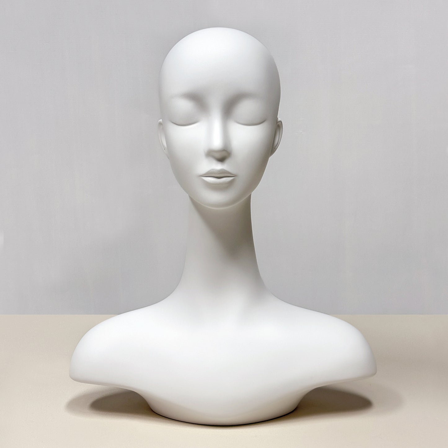 DE-LIANG Luxury Matte White Fiberglass Female Head Mannequin with Optional Metal Base for Jewelry Display Hat Wigs Dsipaly