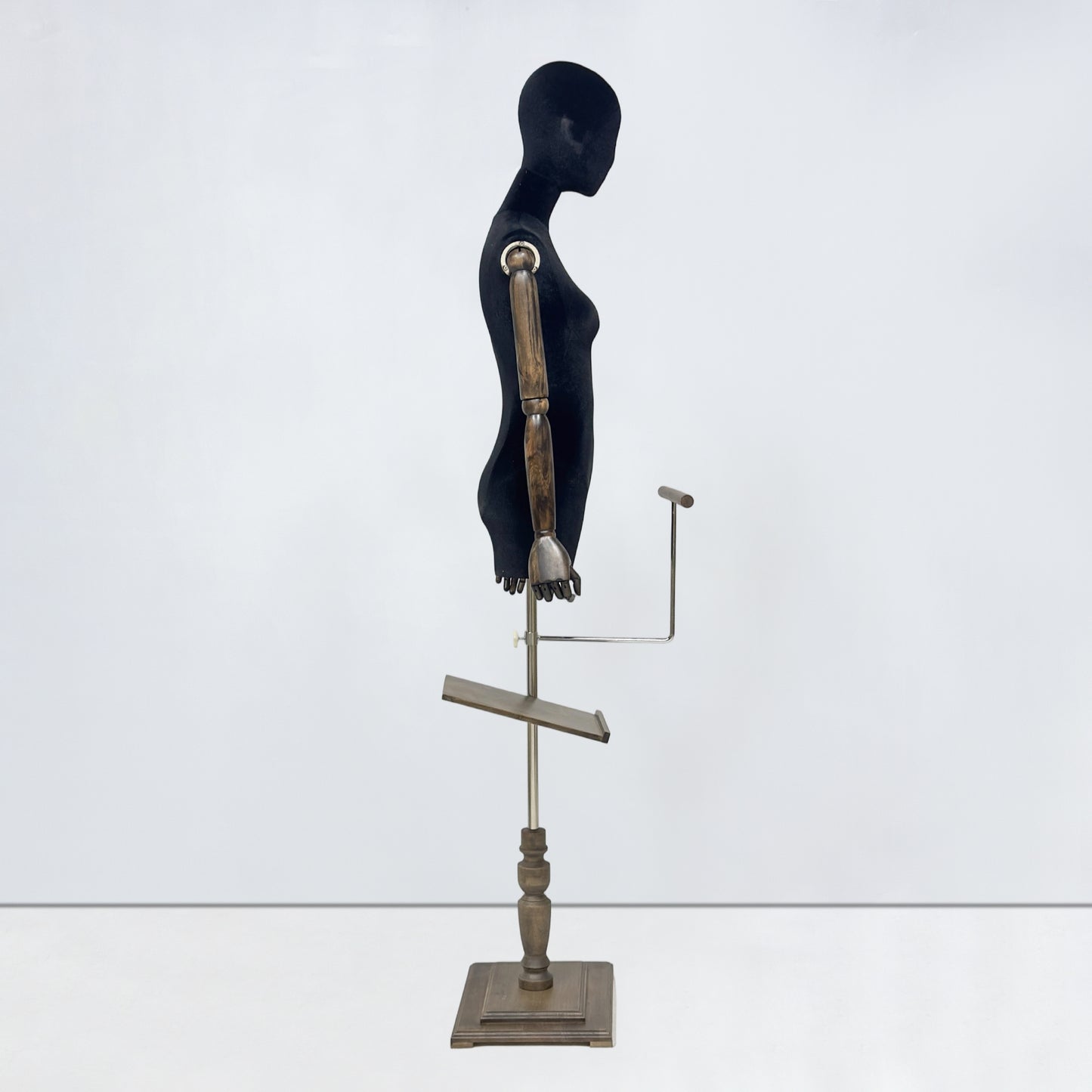 DE-LIANG Velvet Half Body Mannequin for Clothing Boutique & Retail Display | 4 Colors