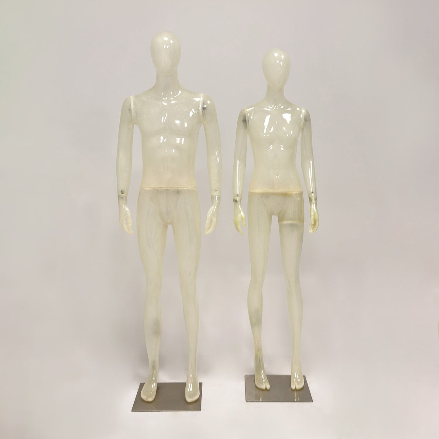 Crystal clear glass fiber texture of professional display mannequin