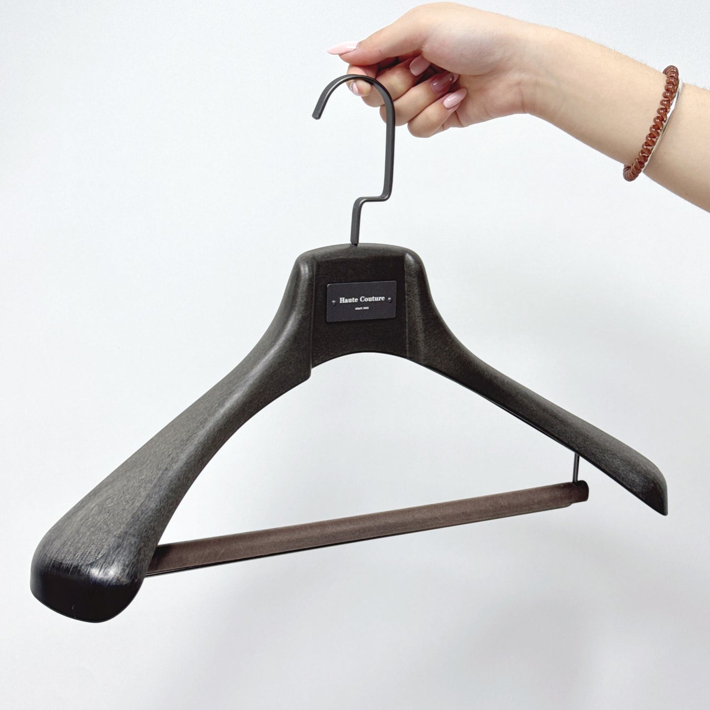 DE-LIANG Black Plastic Suit Hanger with Crossbar – Heavy-Duty Clothes & Coat Hanger for Jackets, Pants, and Suits, Custom Logo Available