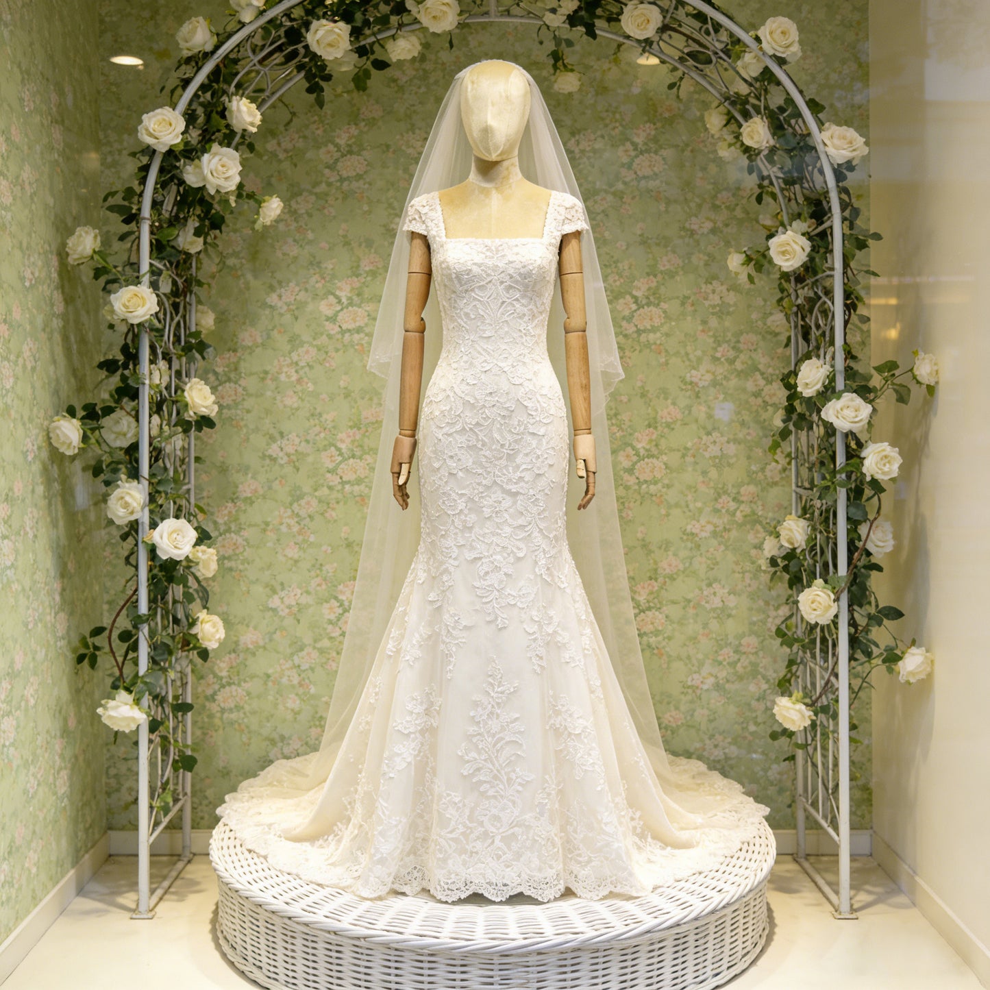 Luxury Matte Flannel Female Mannequin | Articulated Wooden Arms | DE-LIANG