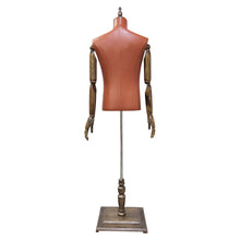 Load image into Gallery viewer, 产品 High-end Male Mannequin Torso,Leather Fabric Men Bust Model Prop,Dummy Maniquin Body for Pants/Suit Display,Adult Dress Form with Wood Base DLMH340-PULEATHER-BROWN
