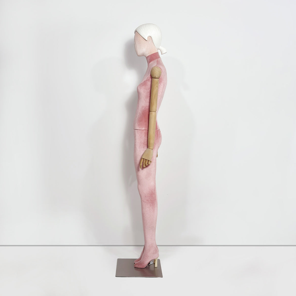 DE-LIANG Full Body Fabric Velvet Flocked Mannequin for Retail Boutique Window Displays