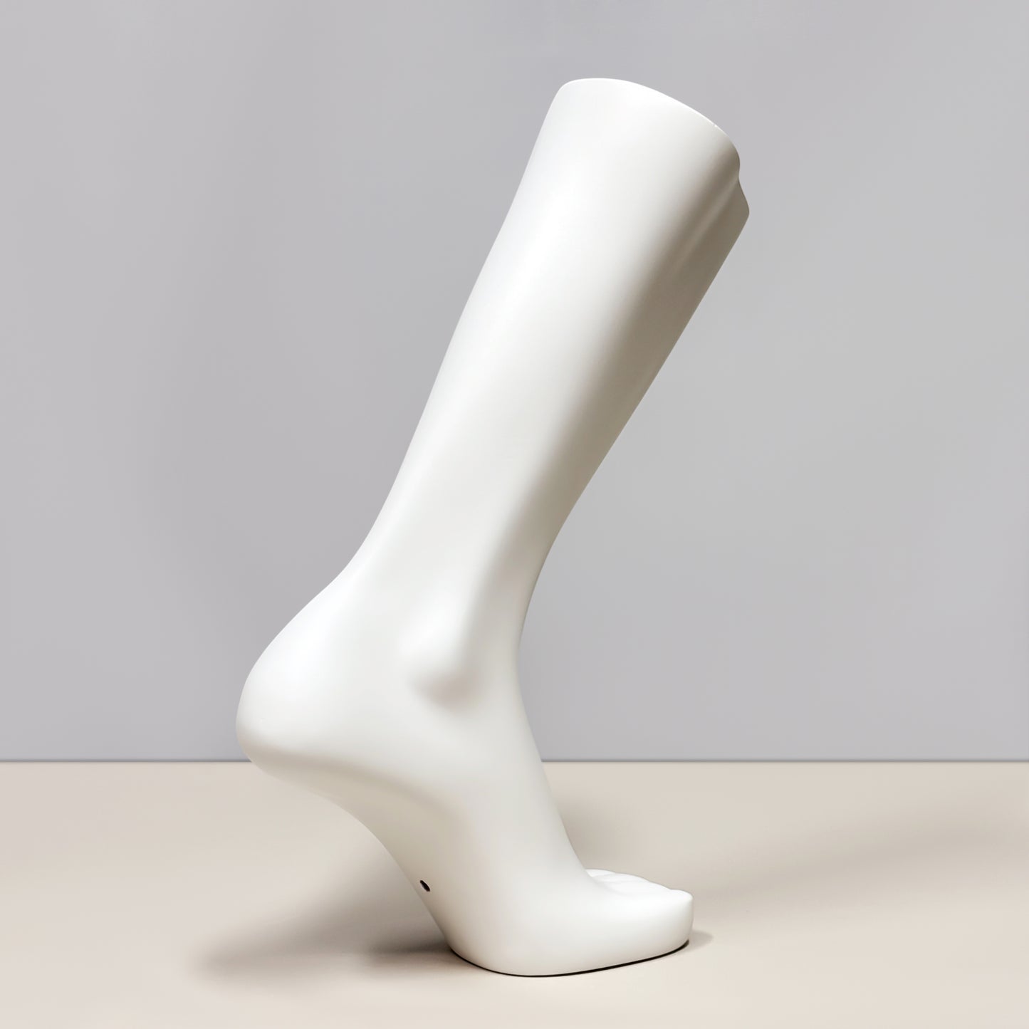 DE-LIANG Luxury Matte White Fiberglass Male Leg Mannequin & Foot Model Display Props for Ankle Brace