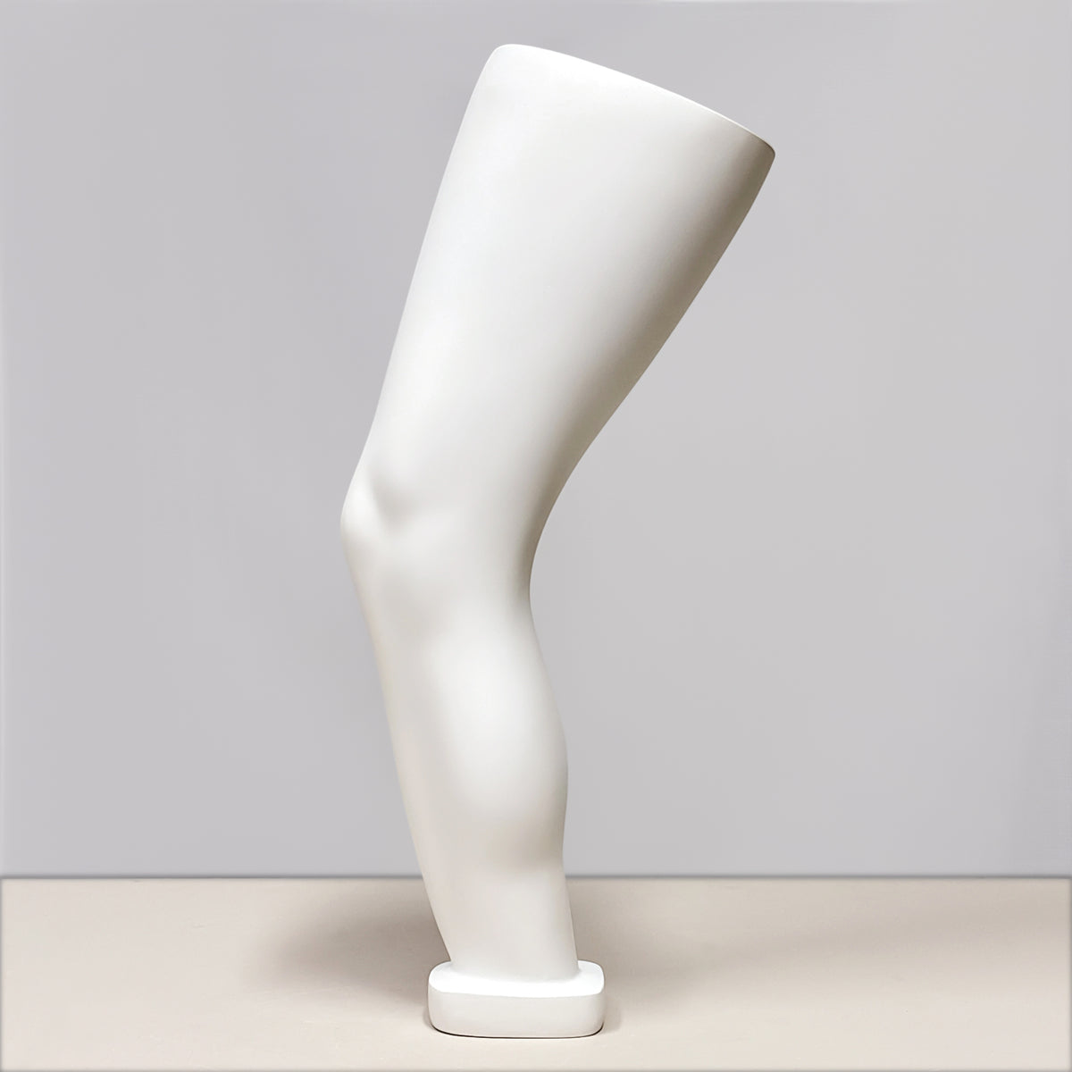  DE-LIANG Fiberglass Male Knee Form Mannequin Display - Matte White Athletic Protector Props