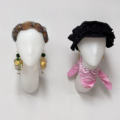 DE-LIANG Female Wall-Mounted Mannequin Head with Long Neck for Wig, Hat & Retail Display
