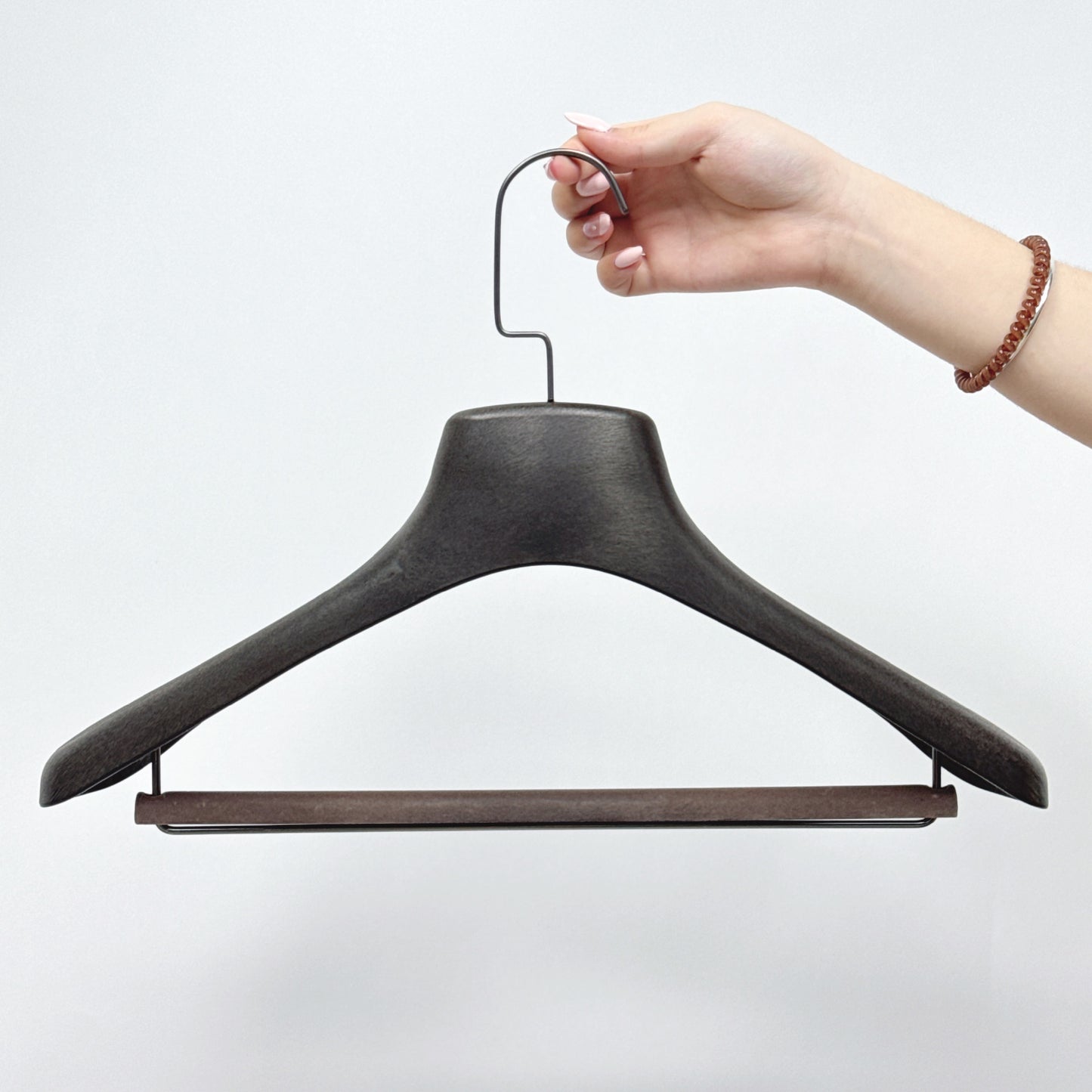DE-LIANG Black Plastic Suit Hanger with Crossbar – Heavy-Duty Clothes & Coat Hanger for Jackets, Pants, and Suits, Custom Logo Available